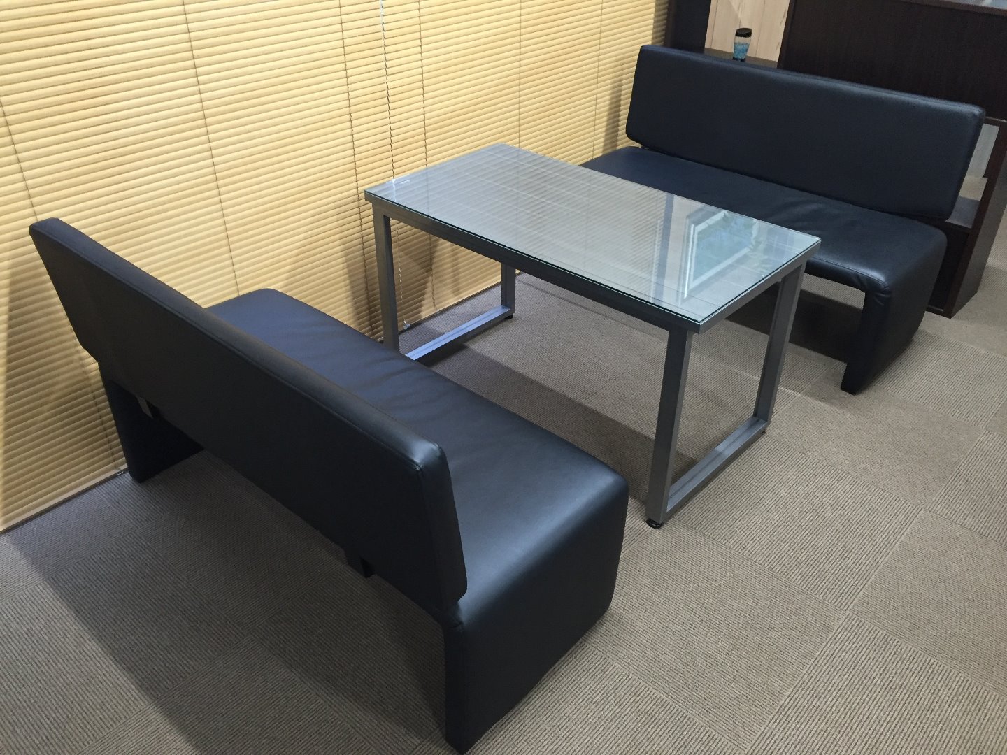 金属加工は併設された工場内で行っております。